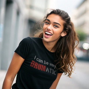 T-shirt Citation drumatique amusante avec du texte rouge e