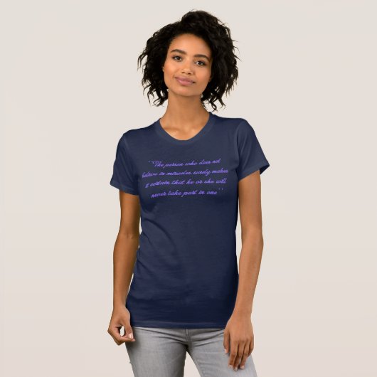 T-shirt Citation Miracles en lettres violettes. (Devant entier)