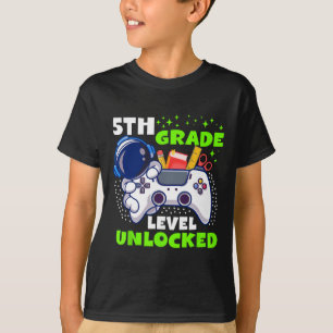 T-shirt Ck À l'école niveau 5e année débloqué garçons joue