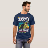 T-shirt Classe de 2021 T Rex Dinosaur Graduation Cap Gown (Devant entier)