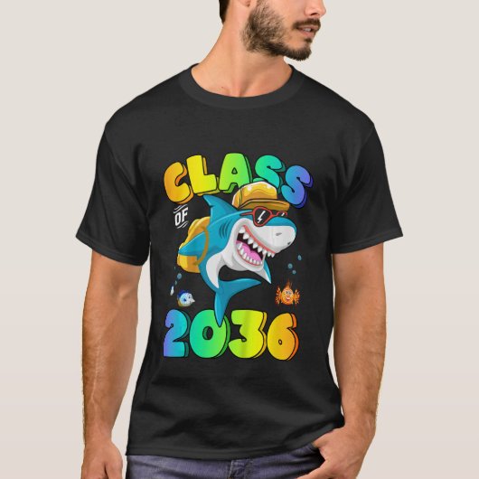 T-shirt Classe Enfants De 2036 Pousser Avec Moi Sac À Dos (Devant)