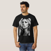 T-Shirt Classique Pose Iconique Kate Fumeuse (Devant entier)