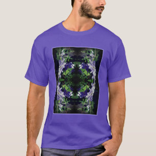 T-shirt Clematis Violet Sur La Clôture Dans Le Soleil Abst