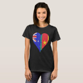 T-shirt Coeur du drapeau camerounais australien (Devant entier)
