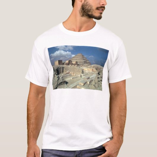 T-shirt Complexe de Djoser comprenant la pyramide d'étape (Devant)