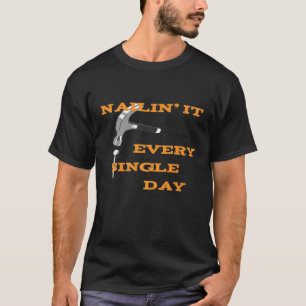 T-shirt Conception amusante des ongles et marteaux pour le