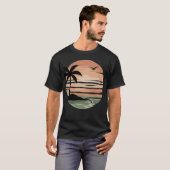 T-shirt Conception d'arbre de palmier de coucher de soleil (Devant entier)