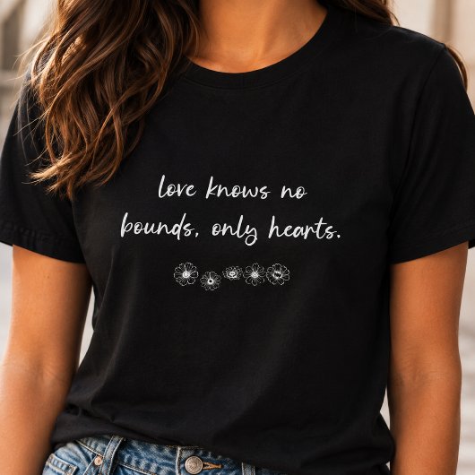 T-shirt Conception de citation scripturale florale 'L'amou
