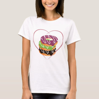 T-shirt Conception de cœur de beignet empilé Amour