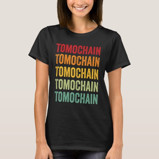 T-shirt Conception de texte arc-en-ciel crypto Tomochain (Devant)