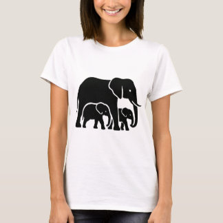 T-shirt conception d'éléphant de maman