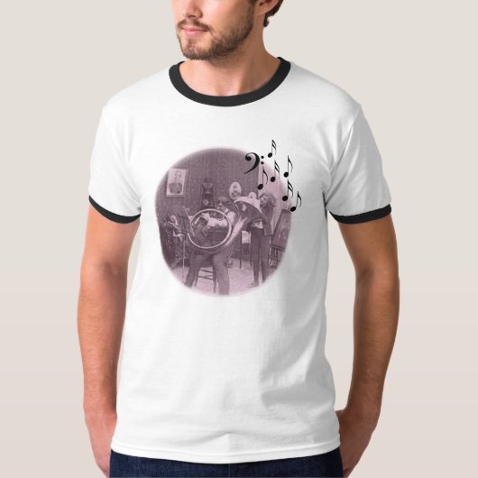 T-shirt considérant de tuba dans le salon (Devant)