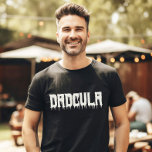 T-shirt Cool DADCULA Drippy Script Amusant Halloween de pa<br><div class="desc">Embrassez votre cool intérieur DADCULA ! 🎃 Customisez ce tee Halloween amusant avec votre propre torsion. Préparez-vous pour un style vampire éffrayant ! Chemises familiales pour Momster,  petit livre etc disponibles. 👻 #CoolDaddyTee #HalloweenFun #CostumesDraps #Dadcula</div>