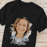 T-shirt Cool moderne Grunge Photo personnalisée Message d'<br><div class="desc">Le design est moderne et simple. Ajoutez une photo personnalisée du célébrant d'anniversaire et ajoutez son nom,  ajoutez un message personnalisé</div>