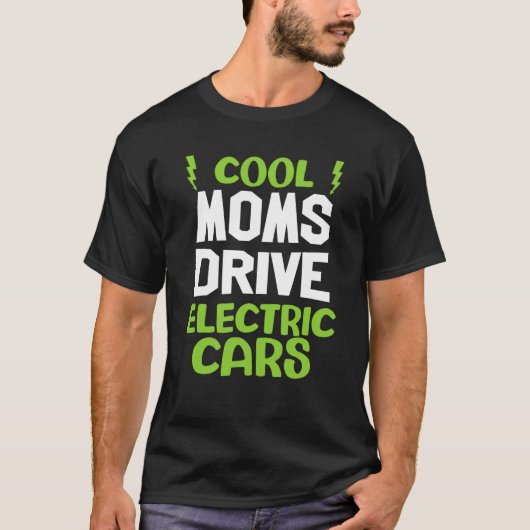 T-shirt Cool moms drive electric car present EV car driver (Devant)