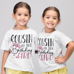 T-shirt Cousin de la famille de jumelage personnalisée fil<br><div class="desc">Vous cherchez un moyen de montrer votre soutien à votre cousin pour son anniversaire? Ne cherchez pas plus loin que nos chemises personnalisées de famille assorties! Ces chemises sont parfaites pour célébrer avec tout le monde dans votre famille. Que vous soyez en train de lancer une petite fête ou d'accueillir...</div>