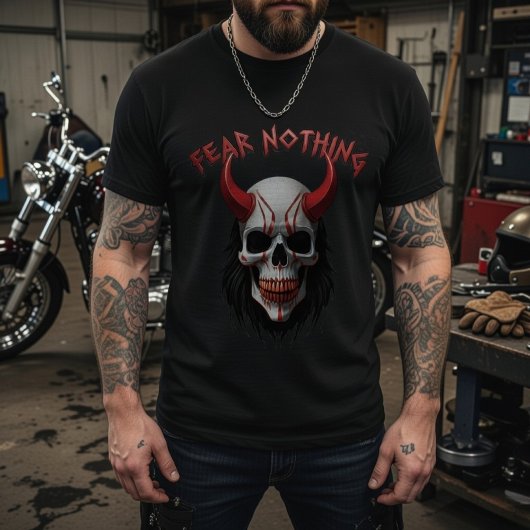 T-shirt Crâne à cornes rouges graphique « Ne crains rien »