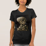 T-shirt Crâne avec brûler la cigarette Vincent van Gogh Ar<br><div class="desc">Vincent van Gogh (Néerlandais, 1853 - 1890) Crâne d'un squelette avec cigarette brûlante, 1885-1886, Huile sur toile Sans cadre : 32 cm × 24, 5 cm (13 po × 9, 6 po) Travail précoce de Vincent van Gogh. Ce petit tableau fait partie de la collection permanente du musée Van Gogh...</div>