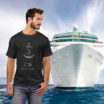 T-shirt Croisière en argent noir nom monogramme<br><div class="desc">Un arrière - plan noir,  décoré d'une fausse ancre argentée. Personnalisez et ajoutez vos initiales monographiques et votre nom complet.</div>