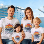 T-shirt Croisière vers Alaska Custom Family Matching Group<br><div class="desc">Mettez la voile avec le T-shirt "Cruising to Alaska Custom Family Matching",  personnalisé avec votre nom de famille ou de groupe,  créant un souvenir durable de votre évasion de l'Alaska. Parfait pour commémorer les souvenirs qui nous ont chéris au milieu des paysages époustouflants de l'Alaska.</div>