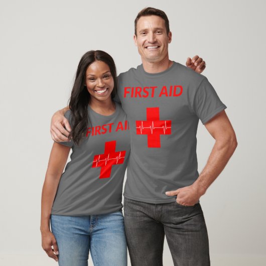 T-shirt Croix de First Aid Red Heartbeat pour une aide rap (Unisexe)