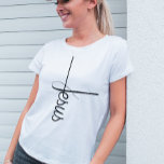T-shirt Croix Jésus de Calligraphie<br><div class="desc">Élevez votre mode inspirée de la foi avec notre T-shirt Jésus - un mélange harmonieux de calligraphie élégante et de typographie minimaliste. Cette chemise, conçue avec goût, transcende de simples vêtements ; elle devient l'expression de votre dévotion et de votre respect. **Caractéristiques principales : *** 1. **Élégante Calligraphie : ***...</div>