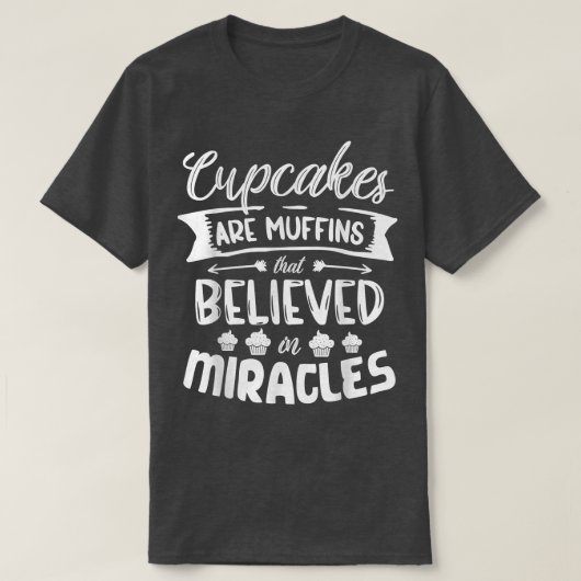 T-shirt Cupcakes are muffins that believed in miracles bak (Design devant)