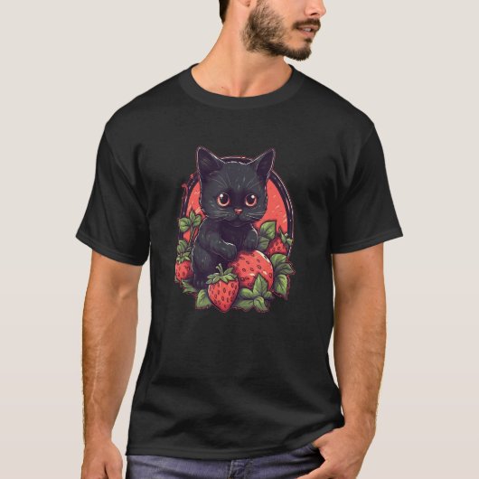 T-shirt Cute black cat sitting on a patch of strawberries (Devant)