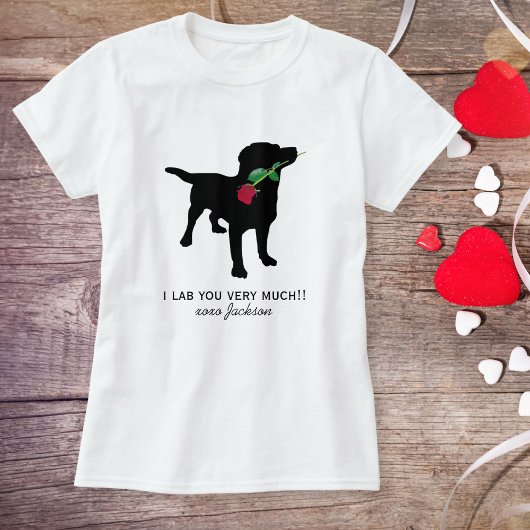 T-shirt Cute Black Lab Valentine Chien tenant Rose Rouge