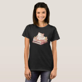 T-shirt Cute Cat Lying On Opened Book With Flower Aestheti (Devant entier)