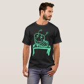 T-shirt Cute Caterpillar Plays Keyboard Piano Keys Animal  (Devant entier)