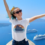 T-shirt Cute Custom Cruise Ship Famille Voyage Coucher de<br><div class="desc">T-shirts de paquebots de croisière sur mesure cool pour votre réunion de famille ou votre escapade de printemps aux Bermudes,  aux Bahamas ou aux Caraïbes. Customisez ces mignons tee - shirts de coucher de soleil avec votre nom de famille et destination ou année.</div>