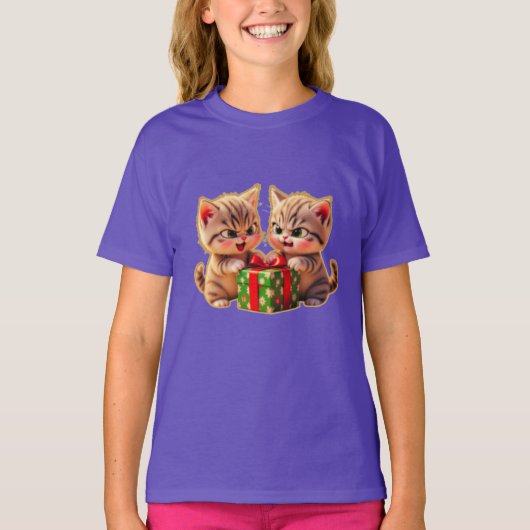 T-shirt **Cute Kittens Fighting Over a Gift – Funny Christ (Devant)