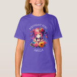 T-shirt Cute Rainbow Anime Girl Birthday Girl Personnalisé<br><div class="desc">Mignonne chemise fille d'anniversaire personnalisée. Décor de fête d'anniversaire d'une mignonne fille à thème arc-en-ciel avec une fille animée tenant un gâteau d'anniversaire avec des rubans arc-en-ciel,  des fleurs et des papillons.</div>