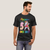 T-shirt Cute Unicorn Dabbing Awesome depuis 2017 5e annive (Devant entier)