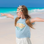 T-shirt Cute Vintage Beach Waves Sunshine Vacances Enfants<br><div class="desc">Des t-shirts pour enfants de style vintage agrémentés de belles vagues turquoises de l'océan et d'un soleil éclatant avec des palmiers en été. Le design de grunge cool est complété par un texte personnalisé bleu turquoise en détresse pour vos vacances en famille ou votre voyage sur la plage.</div>