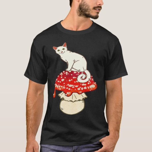 T-shirt Cute White Cat Sitting on Red Spotted Mushroom (Devant)