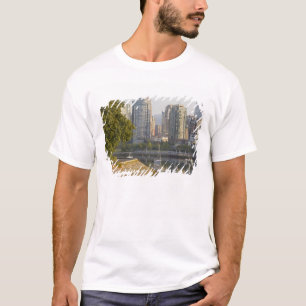 T-shirt Cycliste le long de Seawall Trail dans le centre-v
