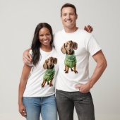 T-shirt Dachshund adorable dans un pull vert tricoté (Unisexe)
