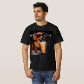 T-shirt Dachshund buvant un café glacé (Devant entier)
