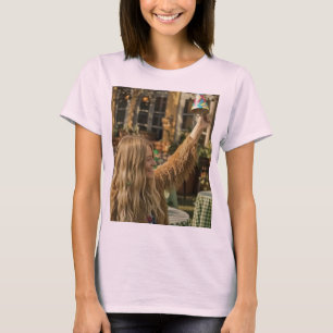 T-shirt Dame faisant du shopping sur la place