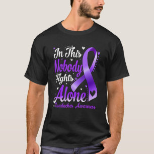 T-shirt Dans cette famille personne ne combat seul la sens