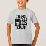 T-shirt Dans Mes Double Chiffres Era Retro 10th Birthday B<br><div class="desc">Design rétro super pour une fête colorée du 10e anniversaire ! Cadeaux amusants pour les garçons de 10 ans,  parfait pour le grand jour. Idéal pour les fils,  petits-fils ou enfants de 10 ans. Décorations uniques et fournitures de fête pour un 10ème anniversaire mémorable.</div>