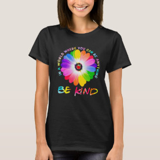 T-shirt Dans Un Monde Où L'On Peut Être N'Importe Quoi À E