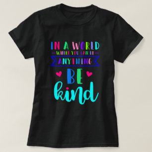 T-shirt Dans un monde où vous pouvez être n'importe quoi