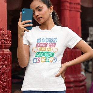 T-shirt Dans un monde où vous pouvez être n'importe quoi, 