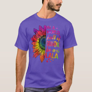 T-shirt Dans un monde plein de grands-mas être Lala tourne