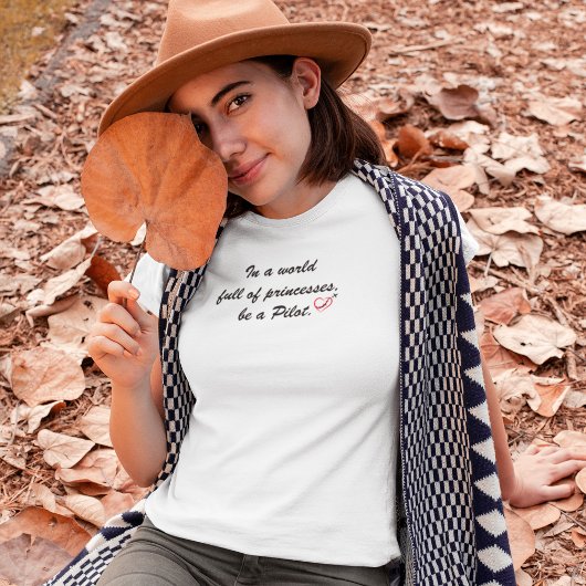 T-shirt Dans un monde plein de princesses par un PILOTE, P