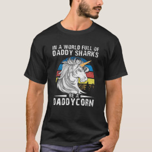 T-shirt Dans Un Monde Plein De Requins De Papa Sois Un Maï