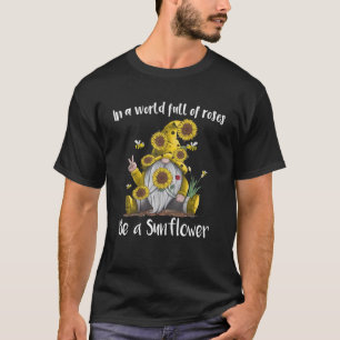 T-shirt Dans Un Monde Plein De Roses Soyez Un Gnome De Tou